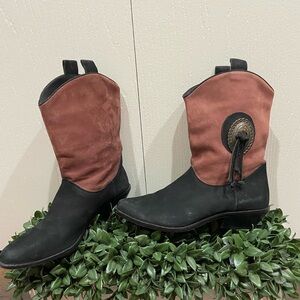 HOST SPECIAL Dingo 9 Concho Two Toned Western Cowboy Boots Size 6.5